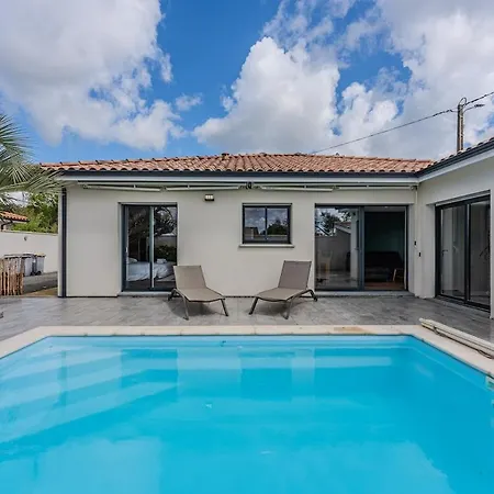 House With Heated Pool Apartment