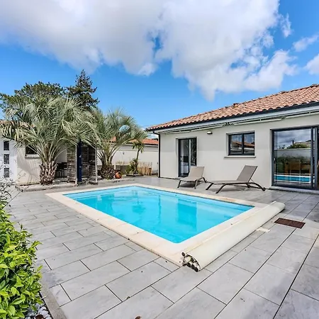 House With Heated Pool *
