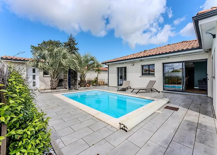 House With Heated Pool *